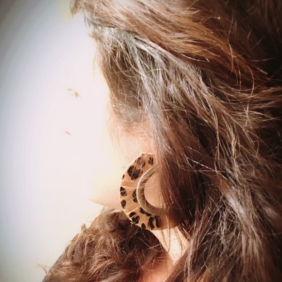 Leopard & gold hoops - Picture 4 of 4